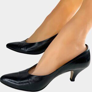 Vintage Saint Laurent (YSL) Black Leather Kitten Heel Pointed Toe (US)5 (EU)35